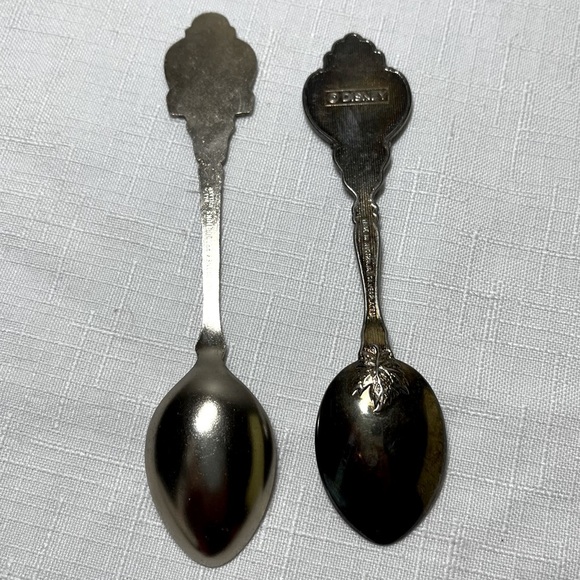 Disneyland Souvenir Spoons. Vintage Mickey & Minnie Mouse & Castle - Picture 3 of 4
